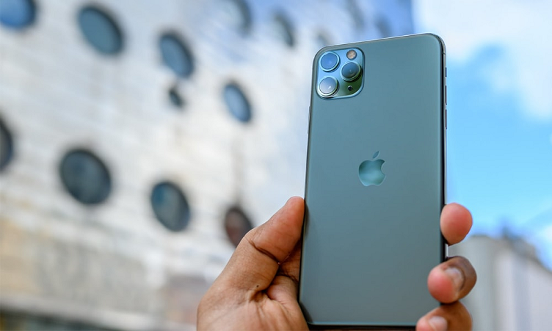 So sánh iPhone 11 Pro Max và Galaxy S20 Fe, đâu là sự lựa chọn phù hợp?