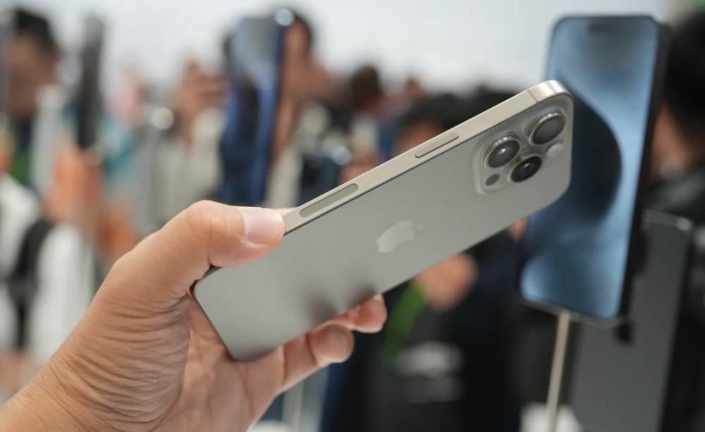 So sánh iPhone 15 Pro Max và Galaxy S23 Ultra