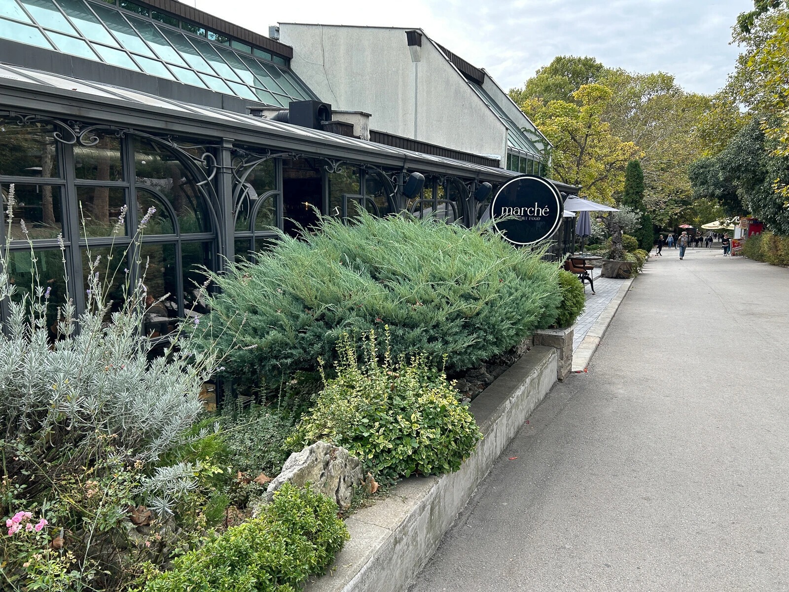 S sánh Galaxy S23 Plus vs iPhone 14 Plus: Thiết bị nào tốt hơn, nên mua phiên bản nào?