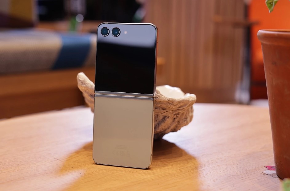 So sánh Samsung Galaxy Z Flip5 vs Flip4