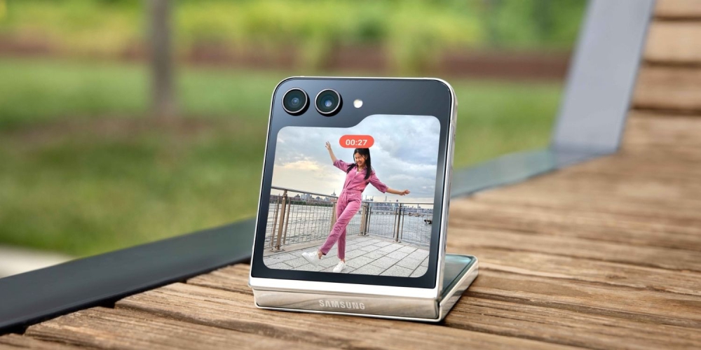 So sánh Samsung Galaxy Z Flip5 vsGalaxy S23