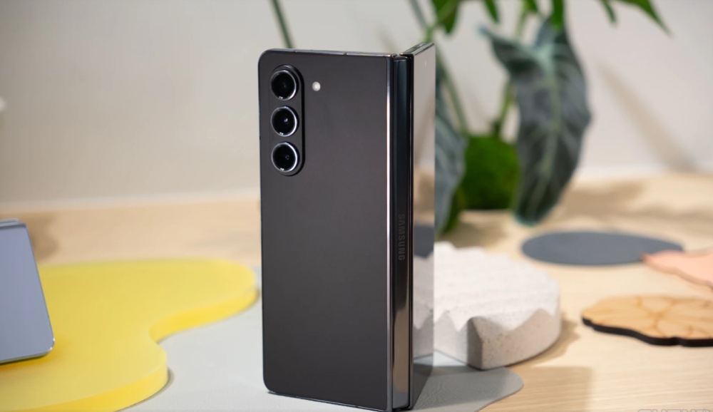 So sánh Samsung Galaxy Z Fold5 vs S23 Ultra: Nên mua mẫu điện thoại cao cấp nào?