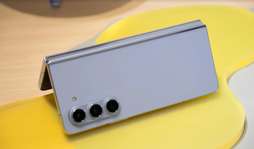 So sánh Samsung Galaxy Z Fold5 vs S23 Ultra: Nên mua mẫu điện thoại cao cấp nào?