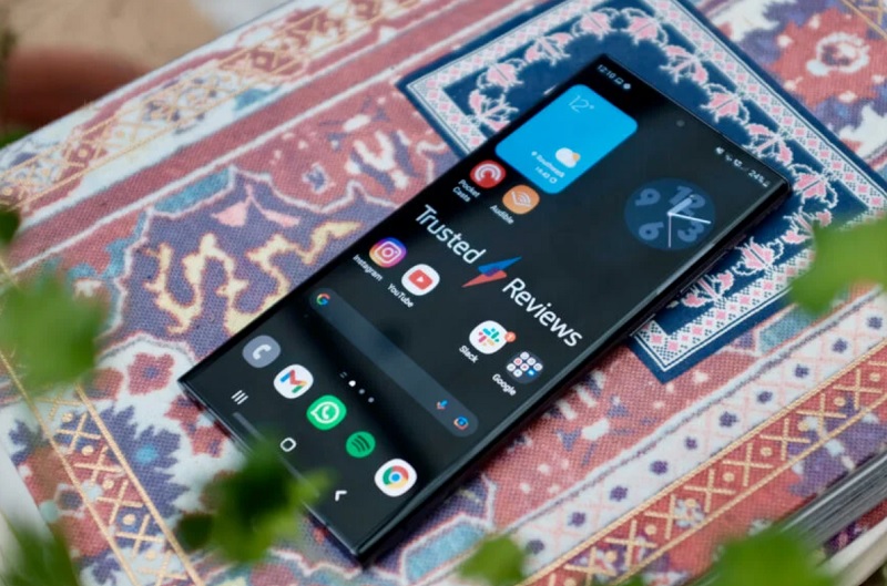 Thay đổi hình nền điện thoại