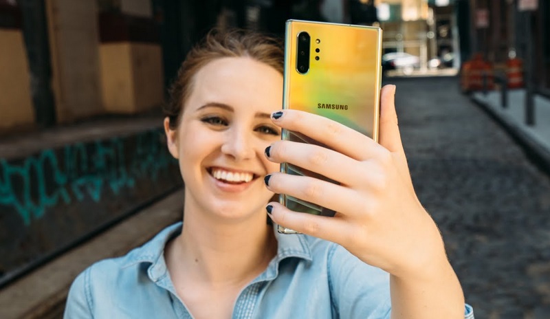 Cười tự nhiên khi chụp ảnh