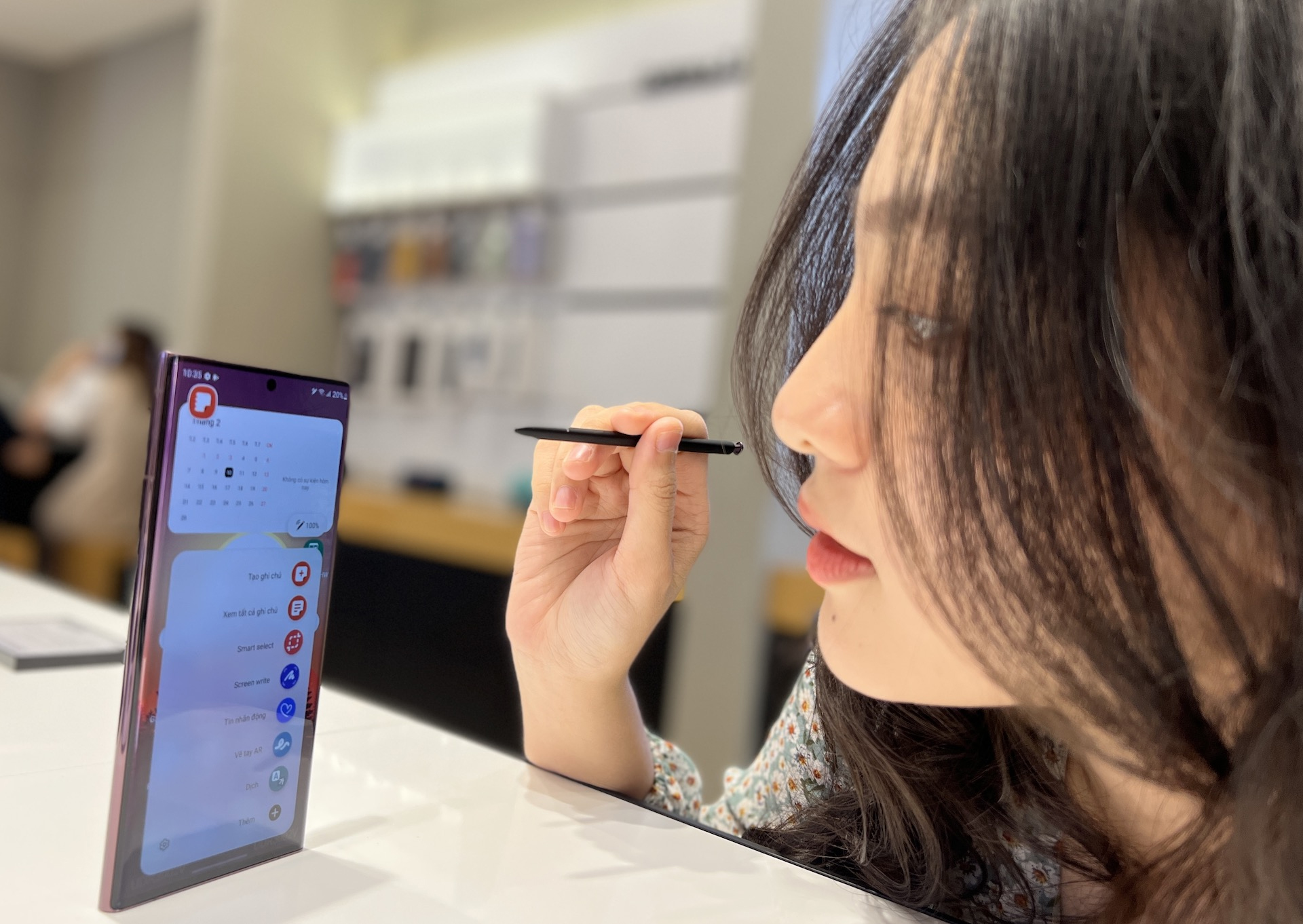 Trải nghiệm thực tế Galaxy S22 tại Samsung Premium Store MT Smart