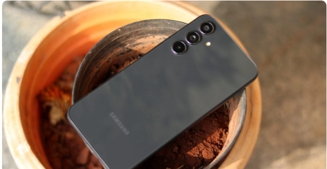 Trên tay Galaxy A54 5G: Cảm giác cực kỳ cao cấp