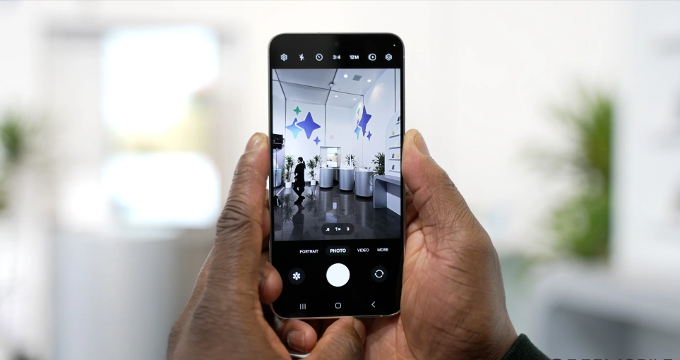 Trên tay Galaxy S24 và Galaxy S24+: Khao khát gây ấn tượng