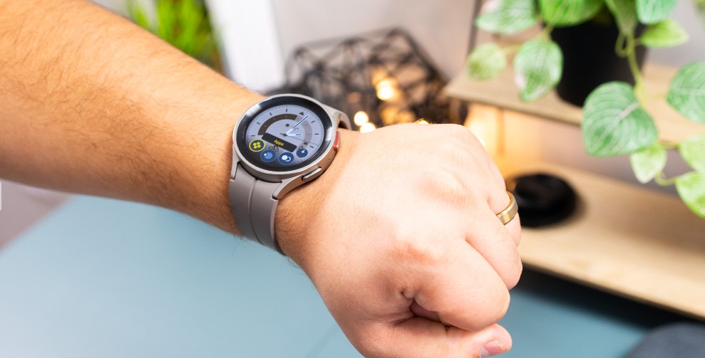 Universal Gestures trên Galaxy Watch là gì? Làm được gì, sử dụng như thế nào?