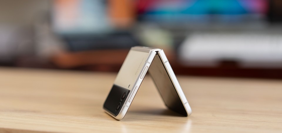 So sánh iPhone 13 Pro Max và Samsung Galaxy Z Flip3